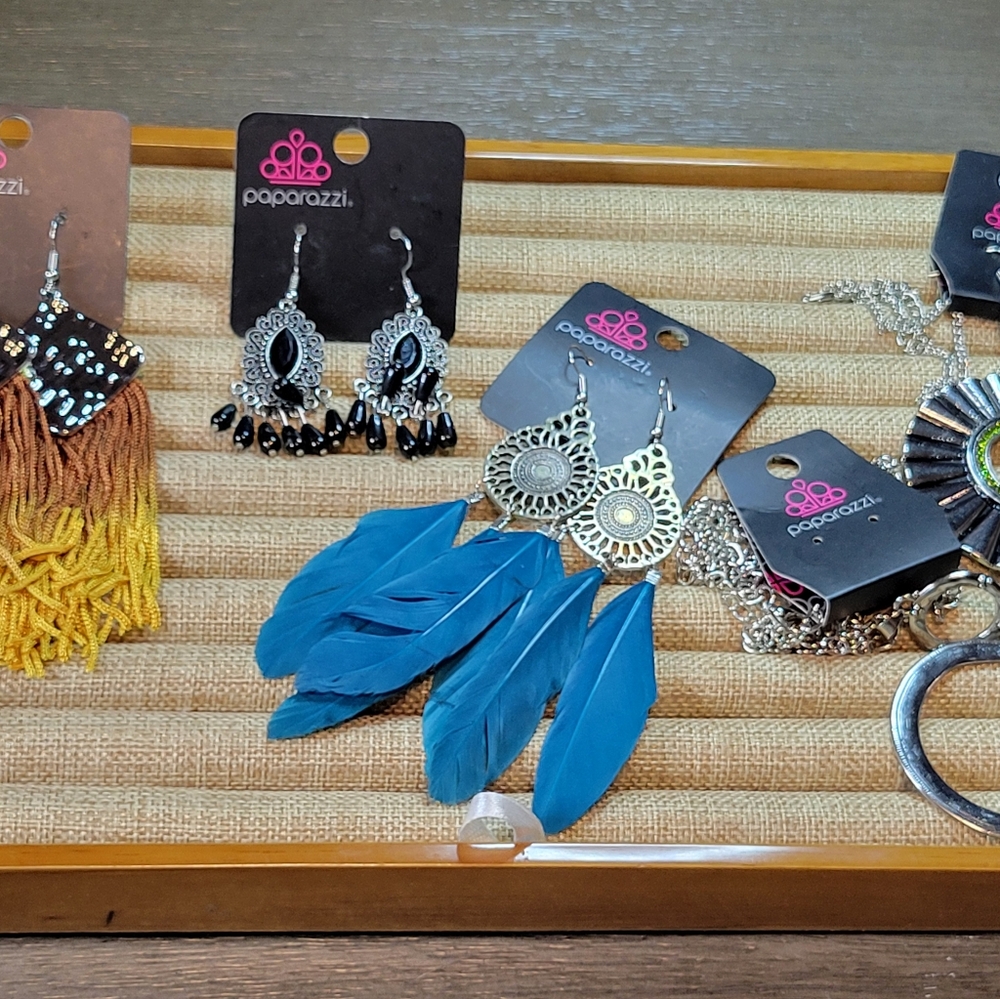 Paparazzi Costume Jewelry Lot 6 Pieces Total NWT 4 Pairs Earrings 2 Necklaces - Picture 3 of 7